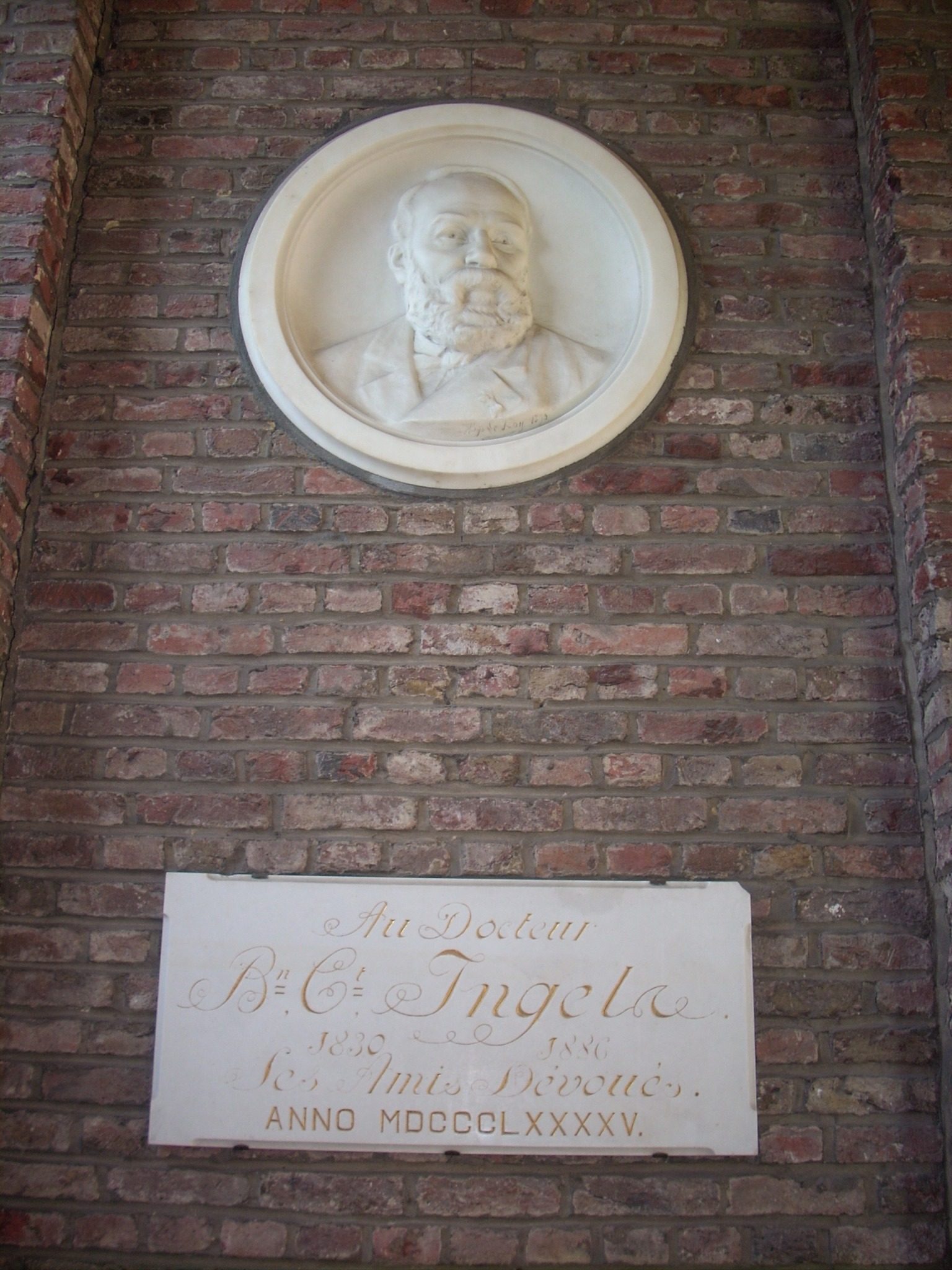 Benjamin Ingels' bas relief, Dr Guislain psychiatric hospital, Gand (2).JPG